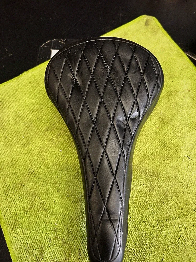 VINTAGE NOS BMX MTN ROAD BICYCLE NYLON QUILTED SEAT SADDLE